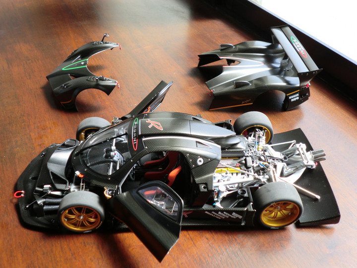 オートアート1/18　パガーニ ゾンダ R 楽天市場】AUTOart 1/18 パガーニ ゾンダ R (ホワイト